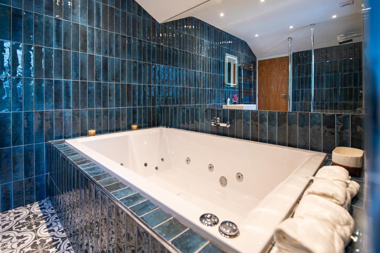 The Nest - Luxury 16 Person Apt W Jacuzzi & Parking Μπλάκπουλ Εξωτερικό φωτογραφία