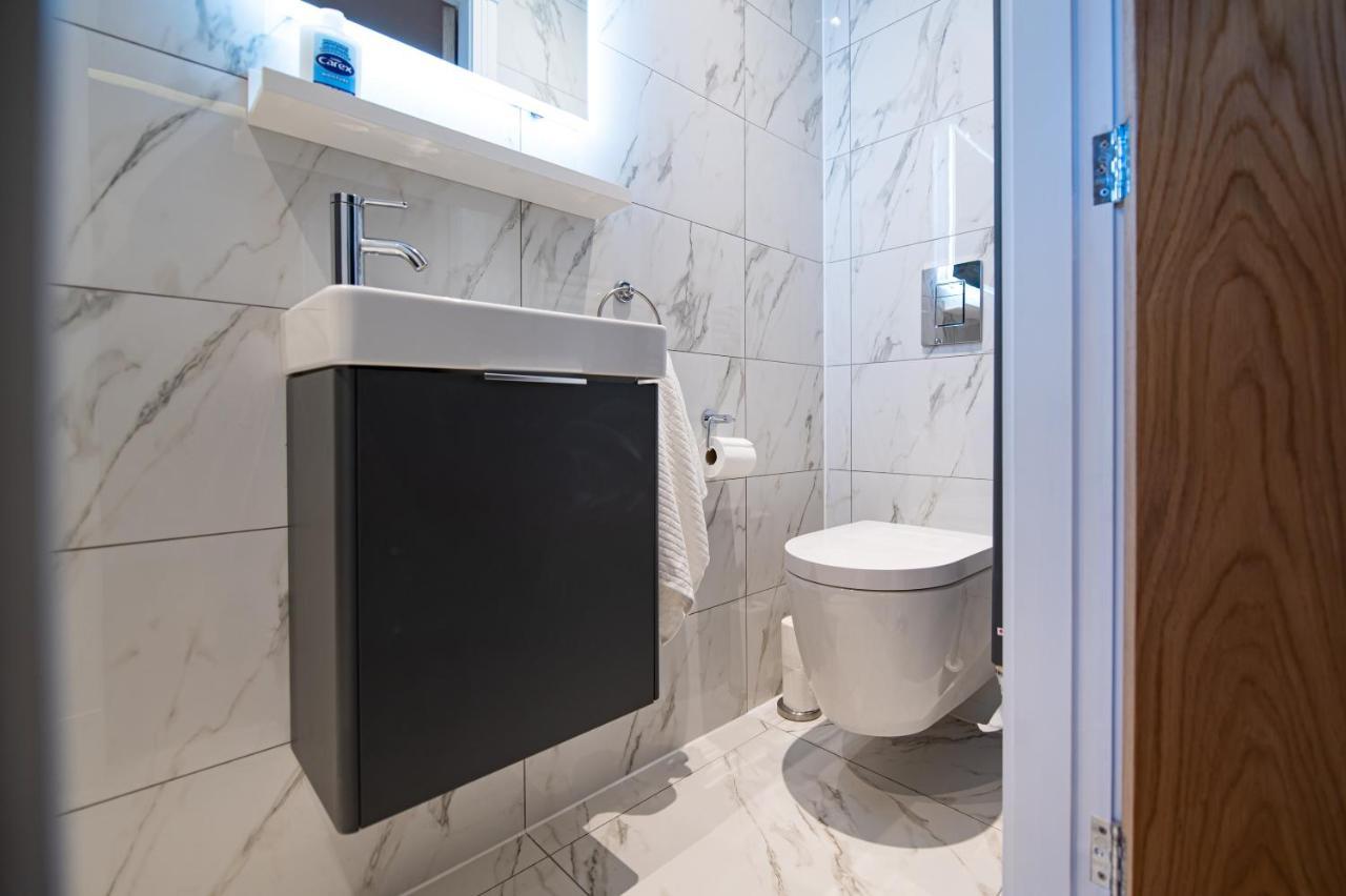 The Nest - Luxury 16 Person Apt W Jacuzzi & Parking Μπλάκπουλ Εξωτερικό φωτογραφία